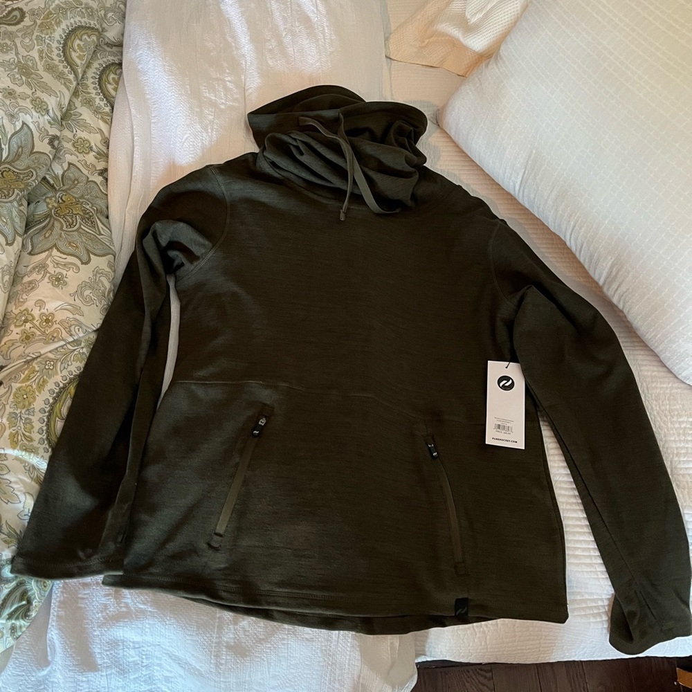 Woman’s pullover fleece